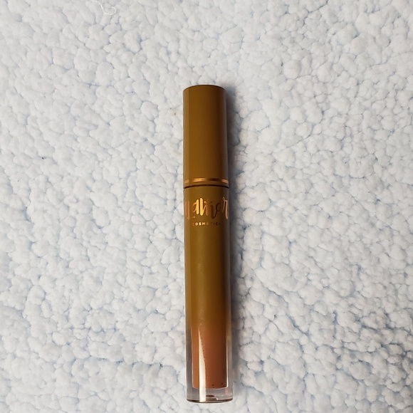 Lip Gloss - Picture 1 of 1